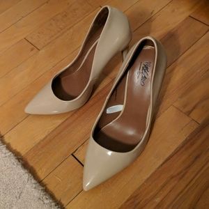 3" Tan Pumps